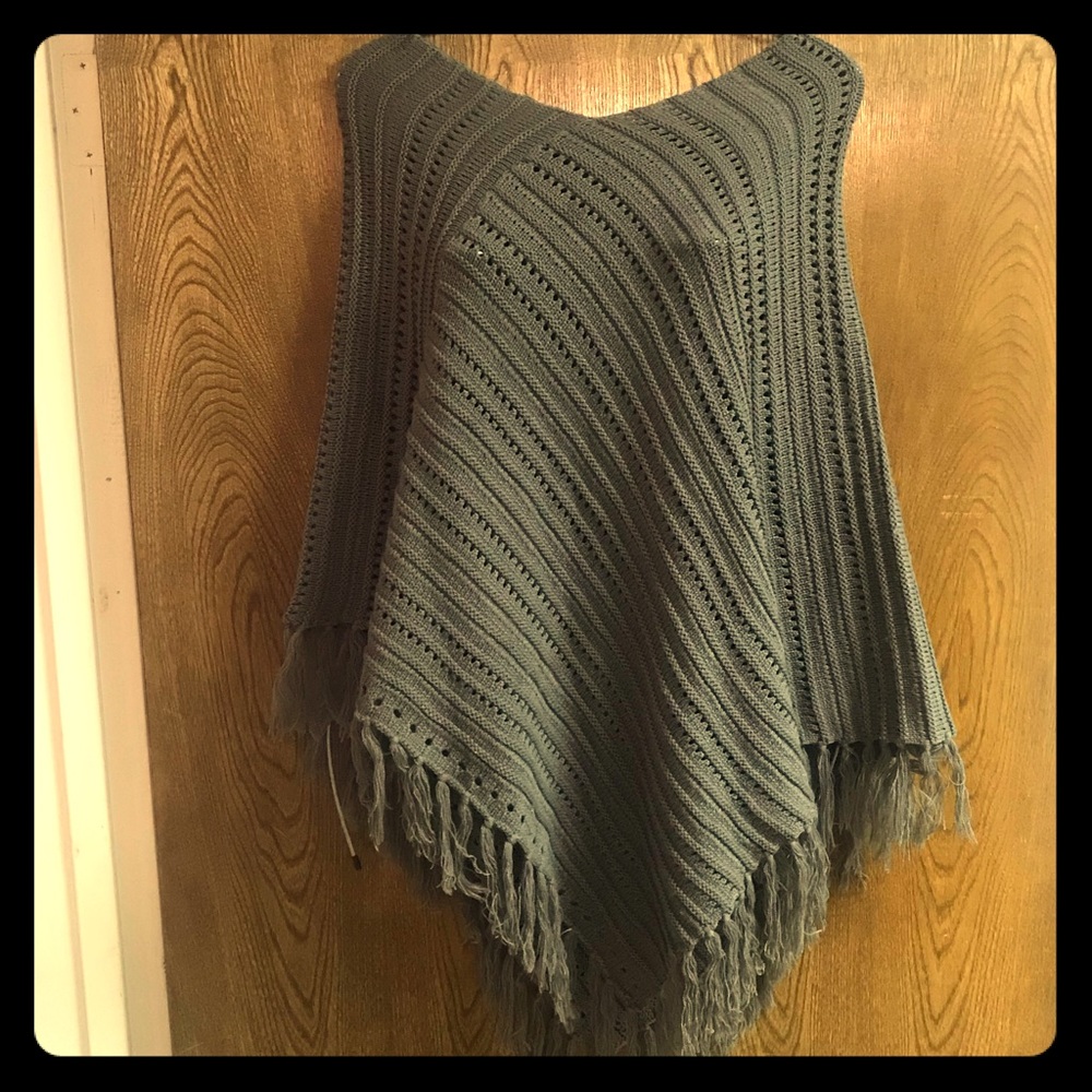 New York Company Shawl/poncho Olive Green